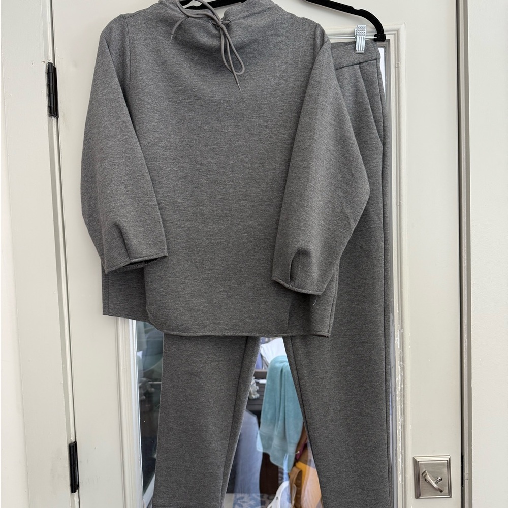 AEMI+CO Gray Relaxed Fit Two-Piece Loungewear Set